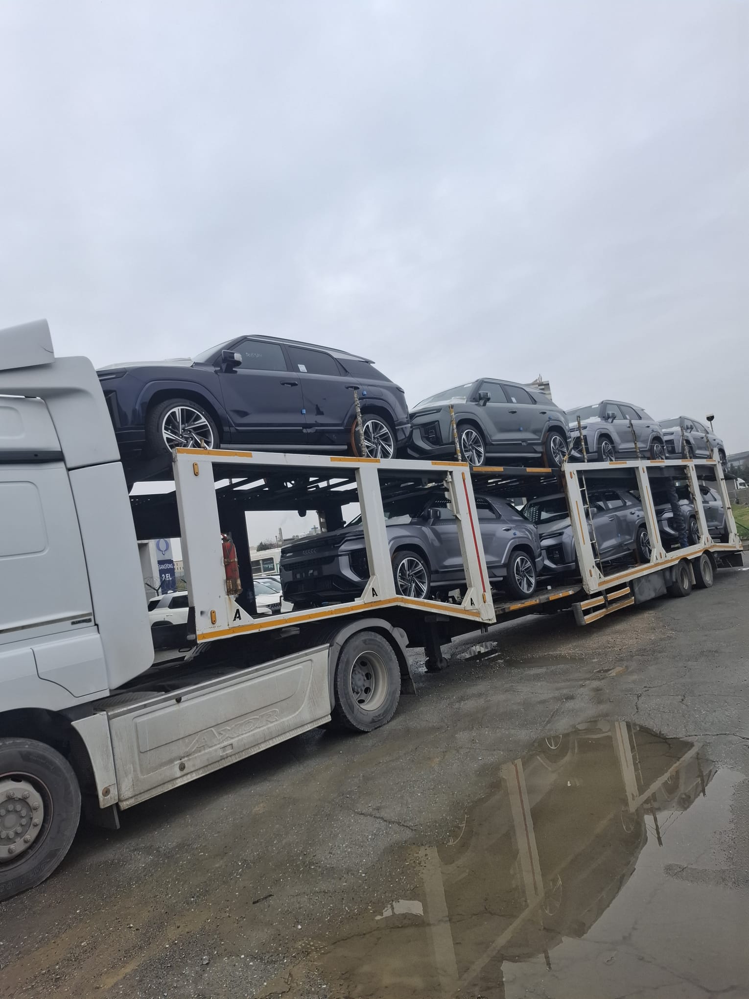 Coklu arac tasiyici - SUV araclari yuklenmis halde